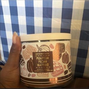 Bath & Body Works Pumpkin Pecan Waffles Candle! Never used💚